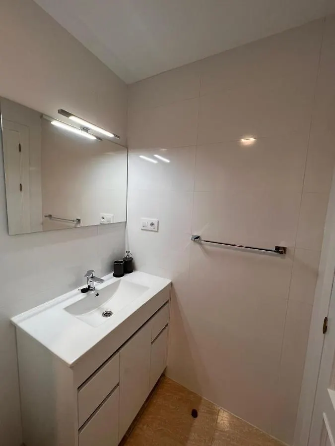 Torremolinos Centro - Beautiful , Newly Renovated 2 Bedroom Apartment 0*,